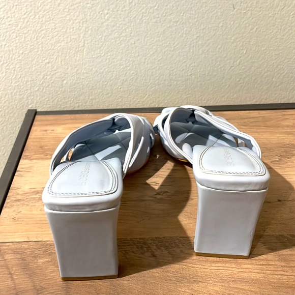 BCBG baby blue heels, size 9 gently worn once - Picture 3 of 4